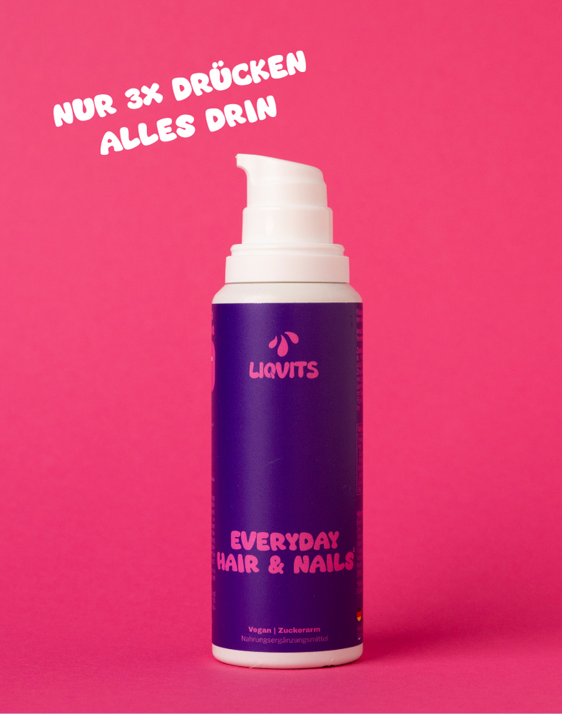 LiqVits Everyday Hair and Nails Flasche geöffnet und Hinweis Nur 3x drücken, voll versorgt, zur Darstellung der einfachen Nutzung