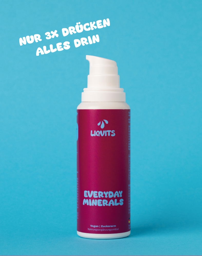 LiqVits Everyday Minerals Flasche geöffnet und Hinweis Nur 3x drücken, voll versorgt, zur Darstellung der einfachen Nutzung