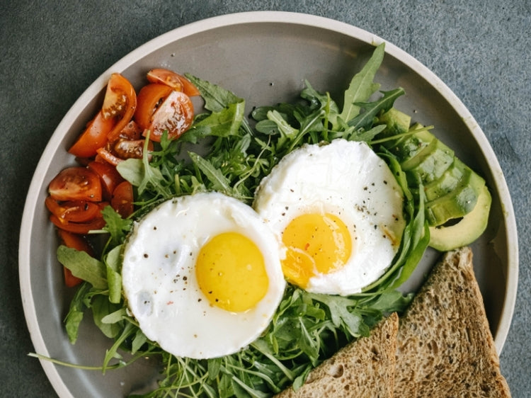 LiqVits Nahrungsergänzungsmittel Vitamin B7 Biotin Abbildung natürliche Eier Ei Spiegelei