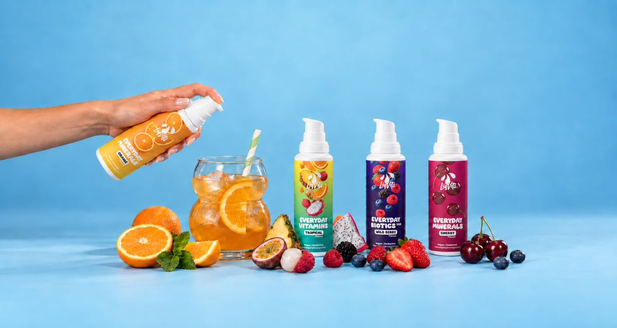 LiqVits fluessige Nahrungsergaenzungsmittel Everyday alle LiqVits auf Podesten mit Getränk - Full Benefits Endlich Lecker - Eisen, Zink, Kupfer Komplex für Bindegewebe, für das Immunsystem. Vitamin C Vitamin D Biotin Postbiotika